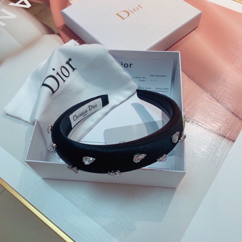 CHRISTIAN DIOR